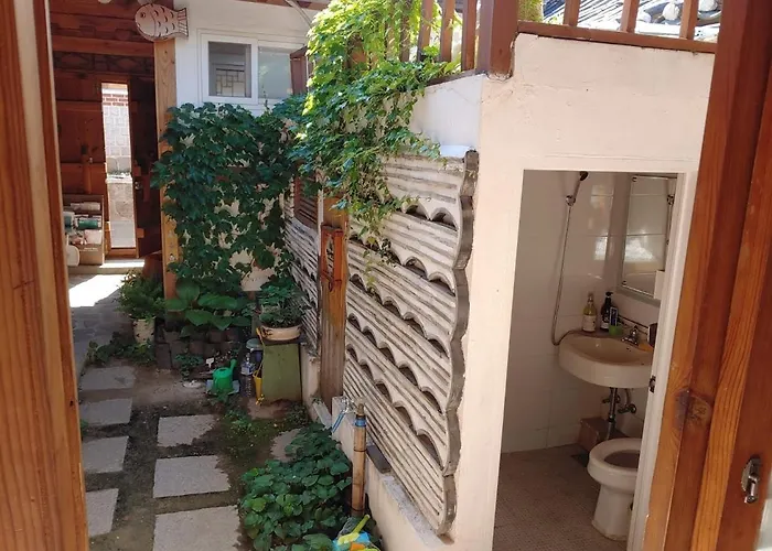 Inwoo Guesthouse 3*