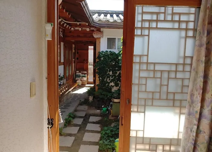 Inwoo Guesthouse 3*