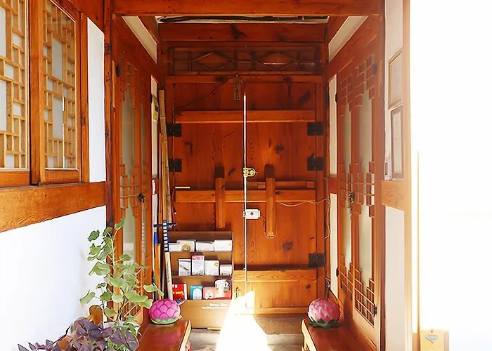 Inwoo Guesthouse 3*
